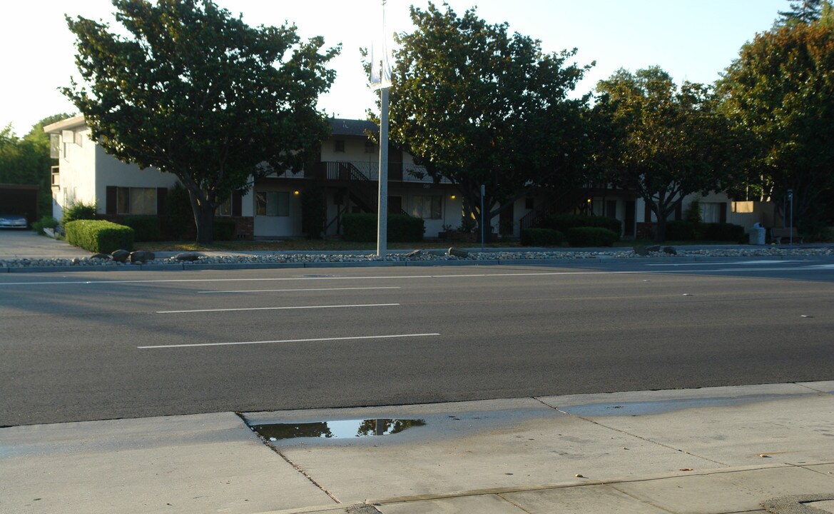 516 N Mathilda Ave in Sunnyvale, CA - Foto de edificio