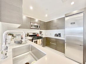 1700 Sawtelle Blvd, Unit 219 in Los Angeles, CA - Building Photo - Building Photo