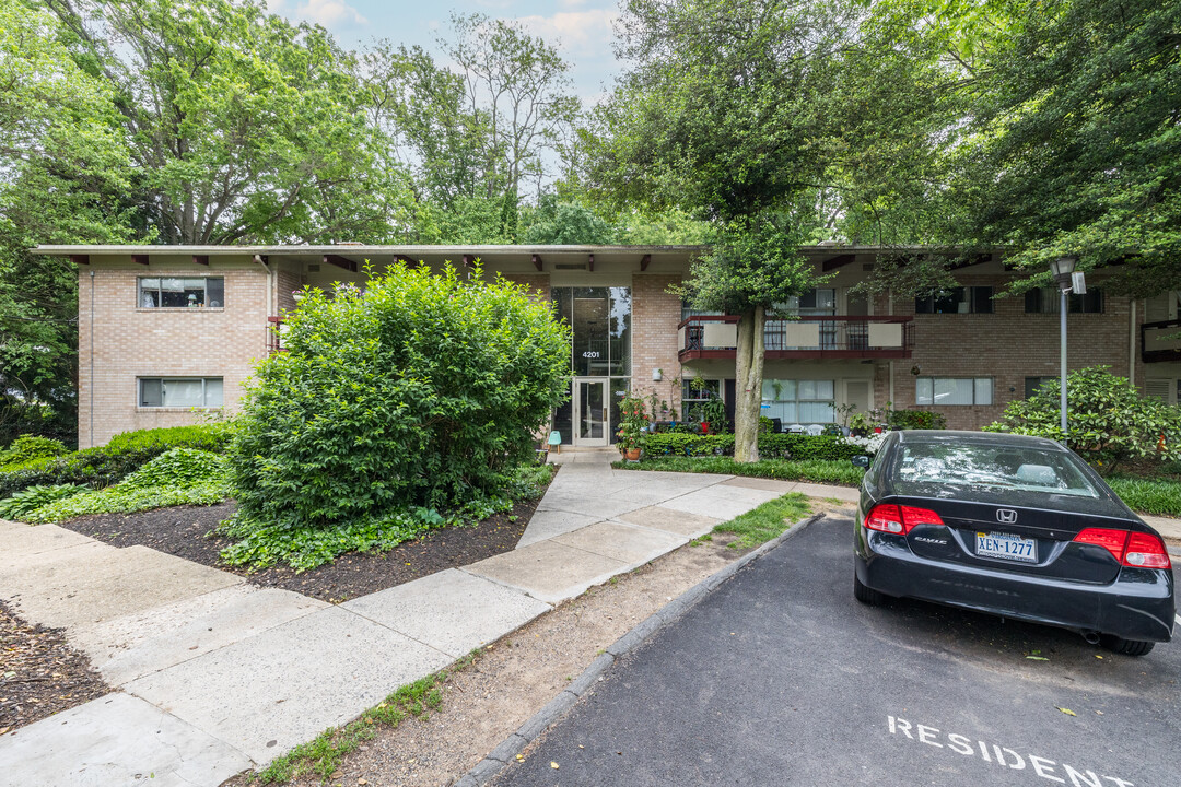 Heritage Woods I Condominium in Annandale, VA - Foto de edificio