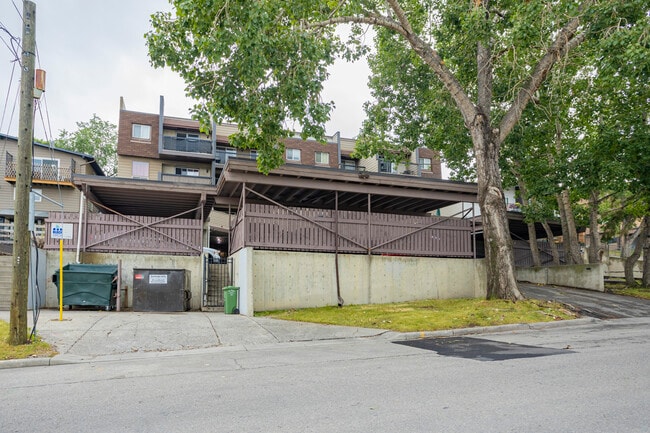 60 38a Ave SW in Calgary, AB - Building Photo - Building Photo