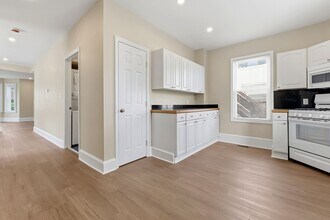 142 Elliott St in Beverly, MA - Building Photo - Building Photo