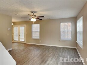 220 Osmanthus Way in Canton, GA - Foto de edificio - Building Photo