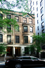 11A W 94th St in New York, NY - Building Photo - Building Photo