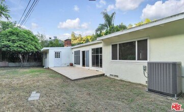1555 San Ysidro Dr in Beverly Hills, CA - Building Photo - Building Photo