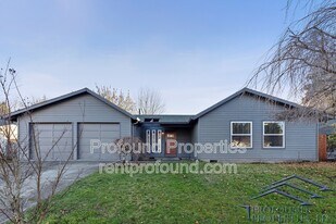 19300 SW Hennig St in Beaverton, OR - Building Photo