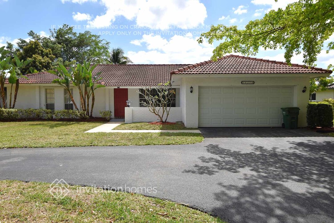 10274 Ramblewood Dr in Coral Springs, FL - Building Photo