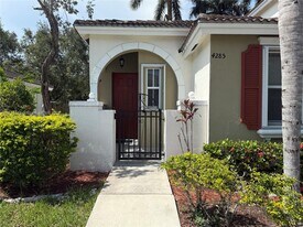 4285 NE 10th Ct in Homestead, FL - Building Photo
