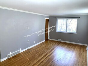 8660 Winchester Dr in Pittsburgh, PA - Foto de edificio - Building Photo