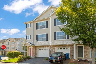 10 Alfred Ave in Franklin Township, NJ - Building Photo - Building Photo