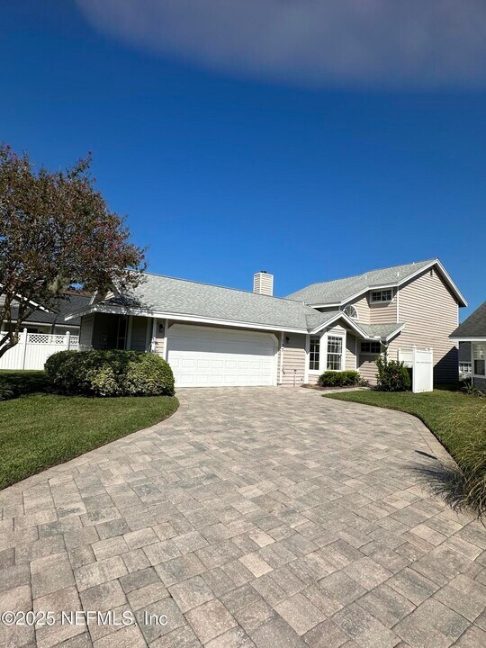 137 Burning Pine Ct in Palm Valley, FL - Building Photo