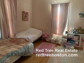 84 Walker St, Unit 1 in Newton, MA - Foto de edificio - Building Photo