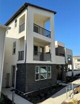 114 Seep in Irvine, CA - Building Photo