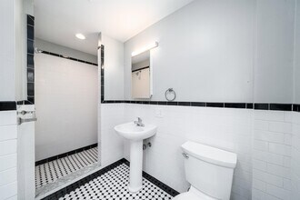 213 Ogden Ave. in Jersey City, NJ - Foto de edificio - Building Photo