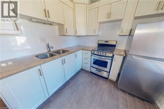 477 King St E in Hamilton, ON - Building Photo - Building Photo