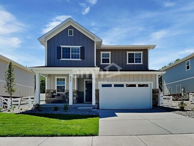 property at 823 S Oak St