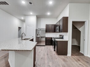 408 Magnolia Ln in Lake Jackson, TX - Building Photo - Building Photo