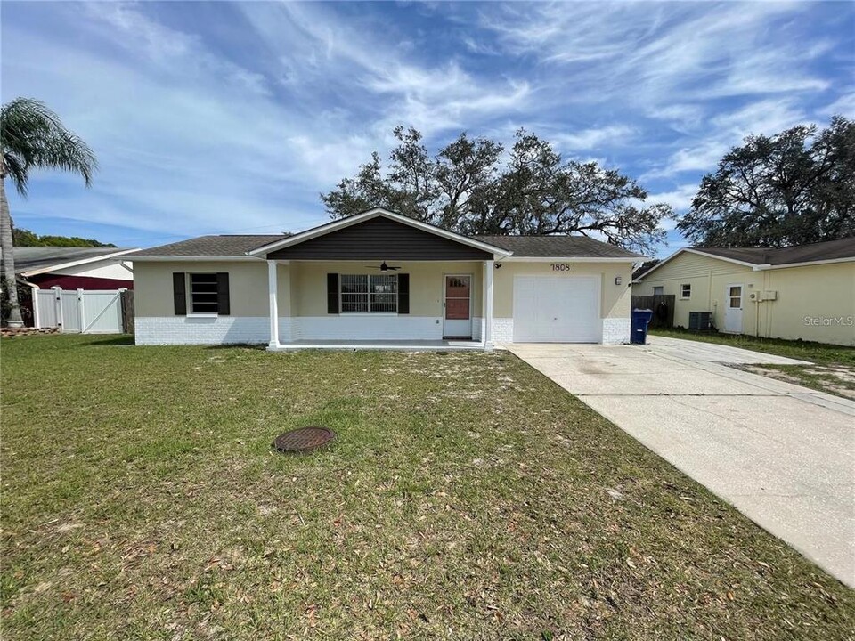 7808 Osteen Rd in New Port Richey, FL - Building Photo