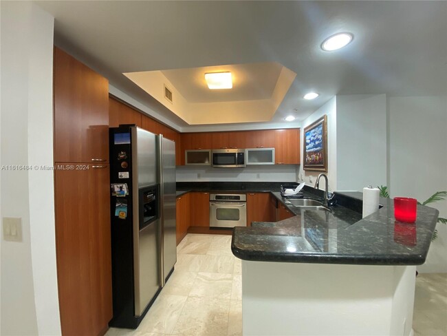 15051 Royal Oaks Ln, Unit FURNISHED UPGRADED in North Miami, FL - Building Photo - Building Photo