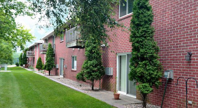 Noblemen Crossing in Little Chute, WI - Foto de edificio - Building Photo