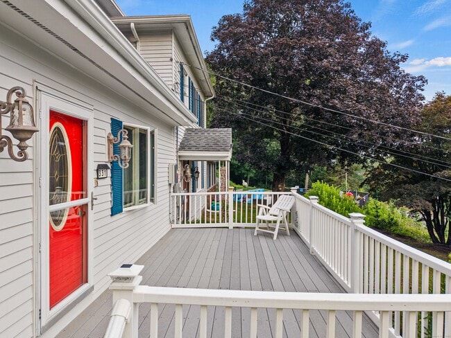 331 CT-163 in Montville, CT - Building Photo - Building Photo