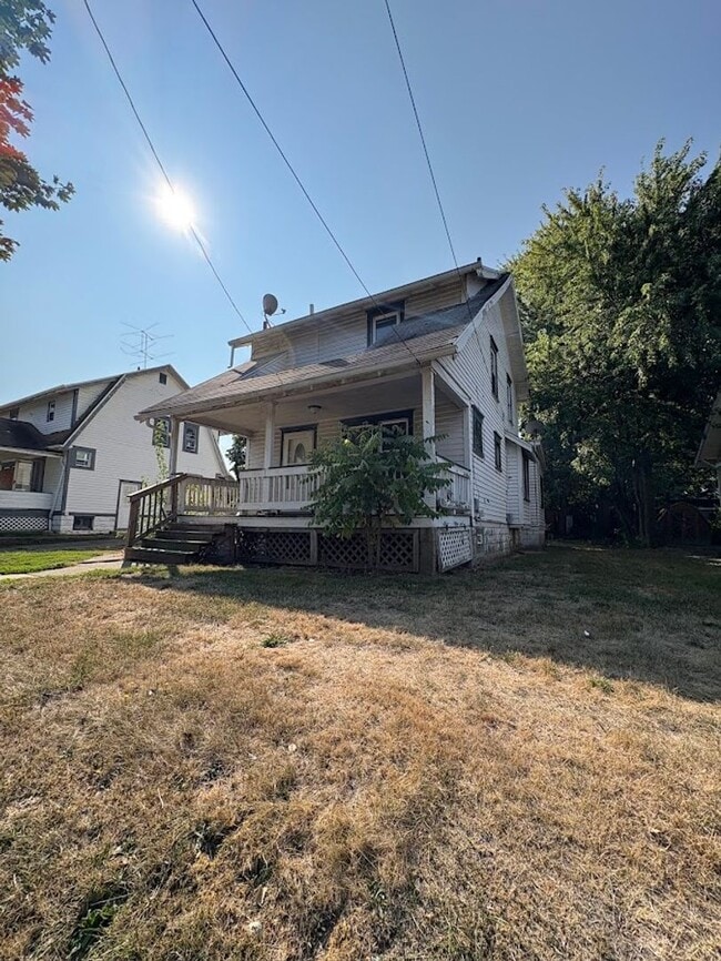 736 Lovers Ln in Akron, OH - Building Photo - Building Photo