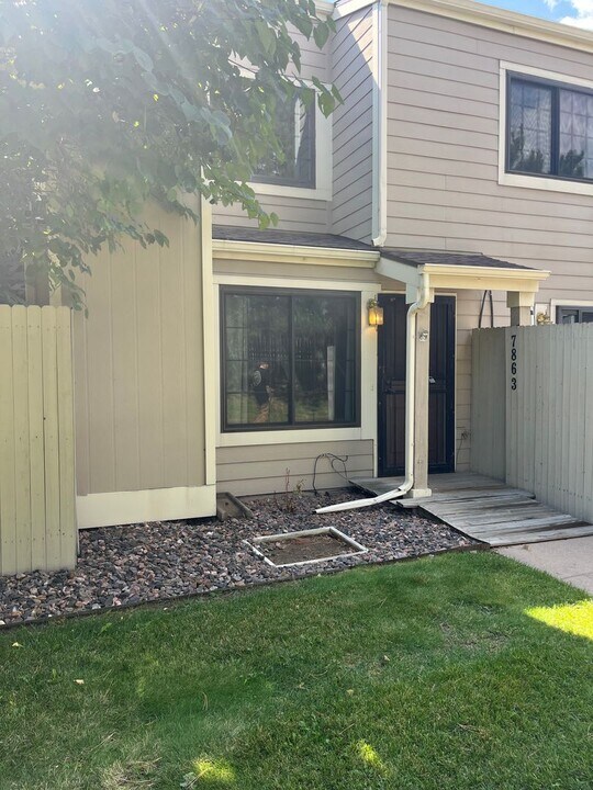 7863 W 87th Dr in Arvada, CO - Building Photo