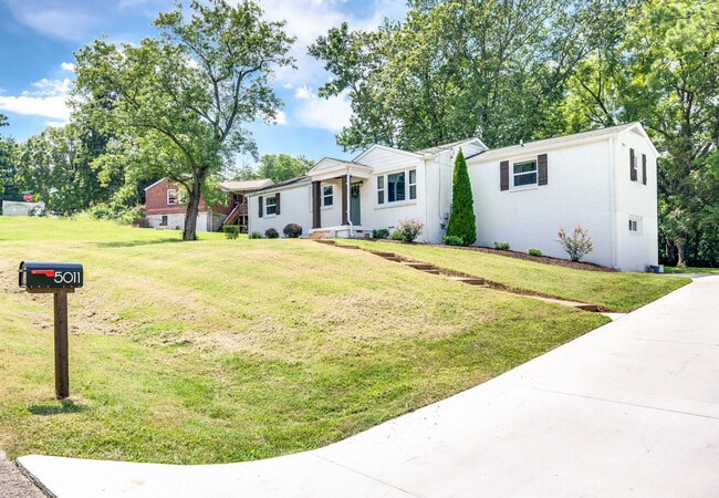 5011 Lewisdale Ct in Nashville, TN - Building Photo - Building Photo