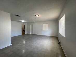 1615 Musser St in Laredo, TX - Building Photo - Building Photo