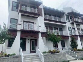 946 Highland Ave, Unit 24 in Dunedin, FL - Building Photo