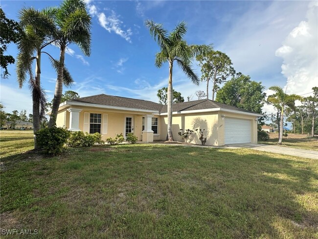 3807 NW 42nd Ln in Cape Coral, FL - Building Photo - Building Photo