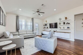 2223 Land Grant Wy in Round Rock, TX - Foto de edificio - Building Photo