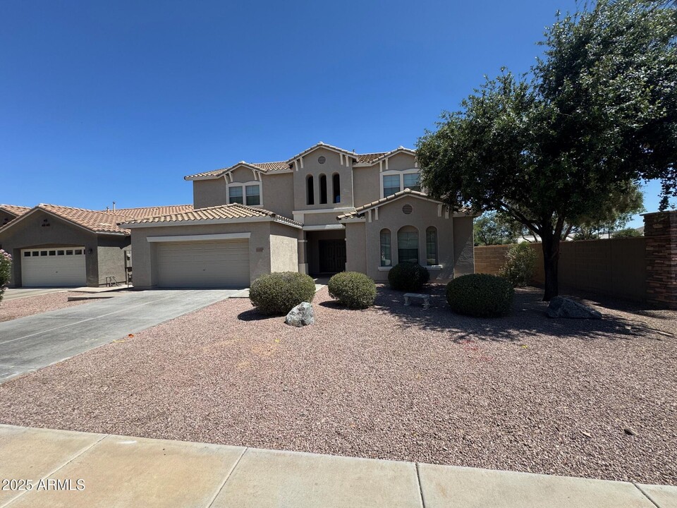 1359 E Parkview Dr in Gilbert, AZ - Building Photo