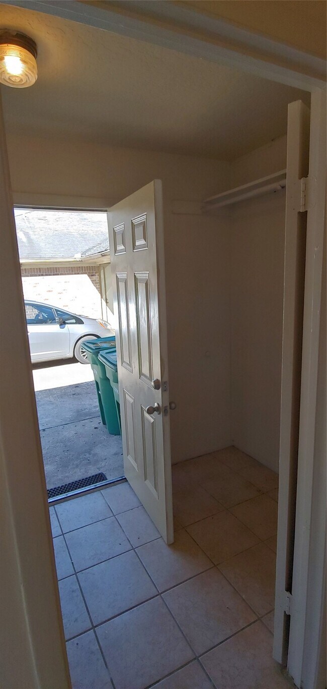 property at 10822 Lynbrook Dr