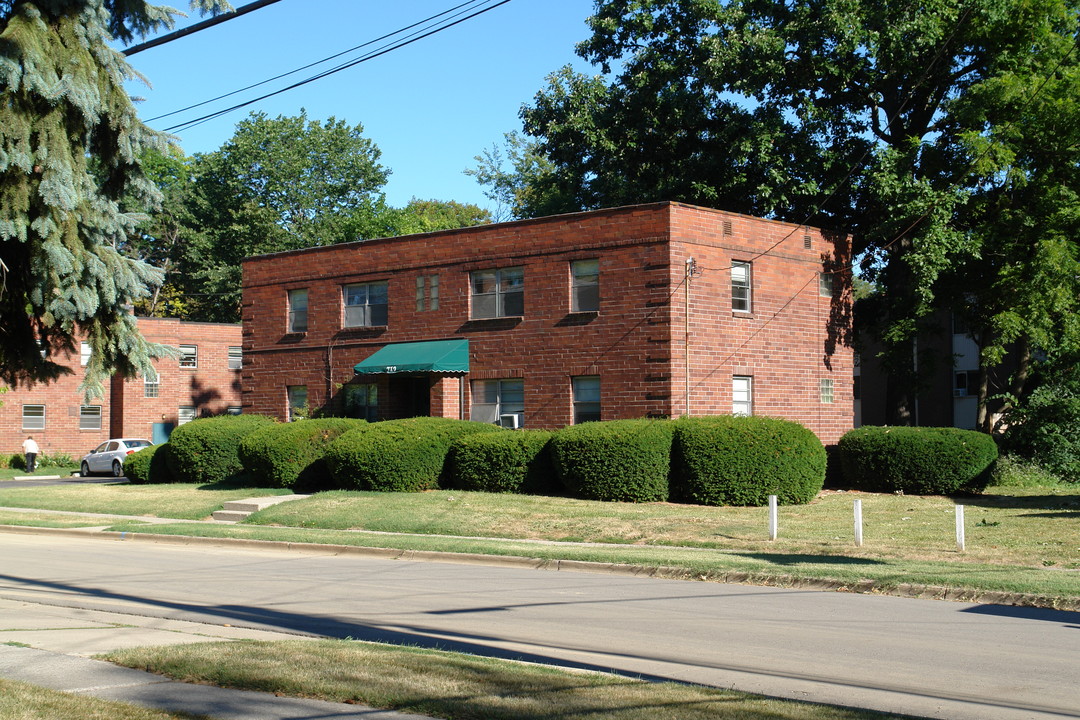 Harrison-Oak Apartments in East Lansing, MI - Foto de edificio