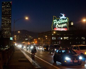 38 Davis in Portland, OR - Foto de edificio - Building Photo