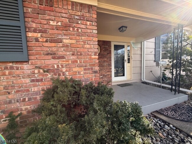 126 Sagamore Dr in New Providence, NJ - Building Photo - Building Photo