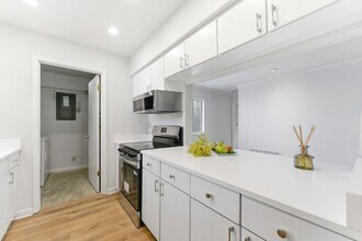 56 Finch Trail NE in Atlanta, GA - Building Photo - Building Photo