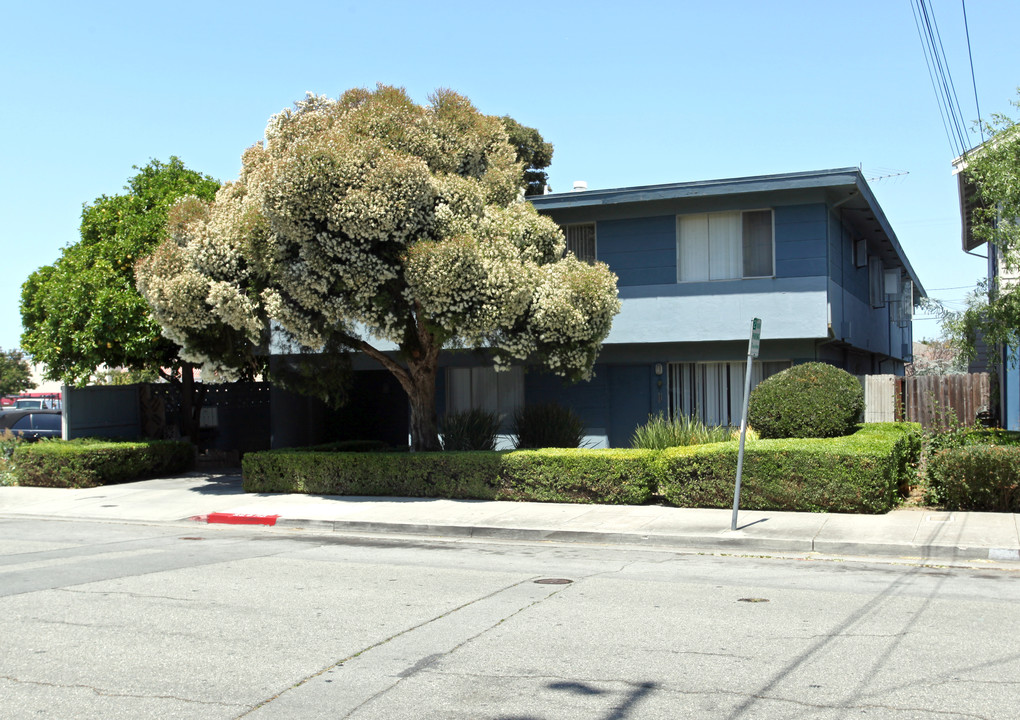 Wheeler Plaza in San Carlos, CA - Building Photo