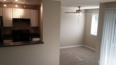 Regatta Apartments in Des Moines, WA - Building Photo - Building Photo