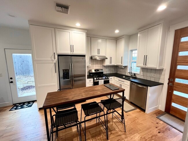 4411 Lareina Dr in Austin, TX - Building Photo - Building Photo