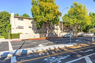 mic130 in Pasadena, CA - Building Photo - Interior Photo