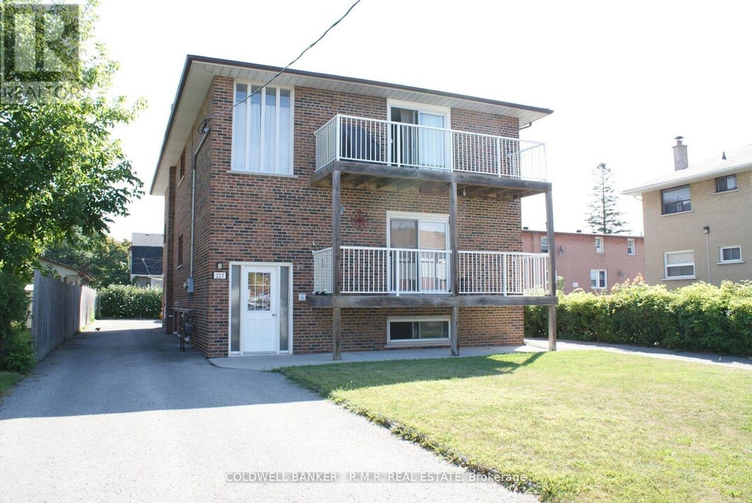 227-227 Montrave Ave in Oshawa, ON - Building Photo