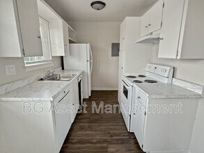 1932 Ethan Way in Sacramento, CA - Building Photo - Building Photo