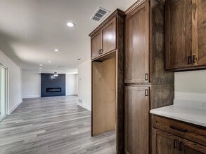 1802 SW 3rd St, Unit 2108-B in Grand Prairie, TX - Building Photo - Building Photo