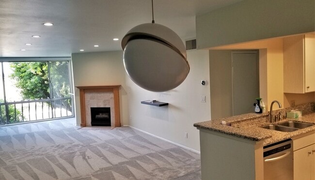 12720 Burbank Blvd in Los Angeles, CA - Building Photo - Building Photo