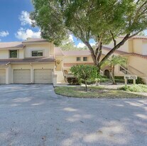 5740 Coach House Cir in Boca Raton, FL - Building Photo
