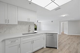 500 Crestwood Ct N in Royal Palm Beach, FL - Building Photo - Building Photo
