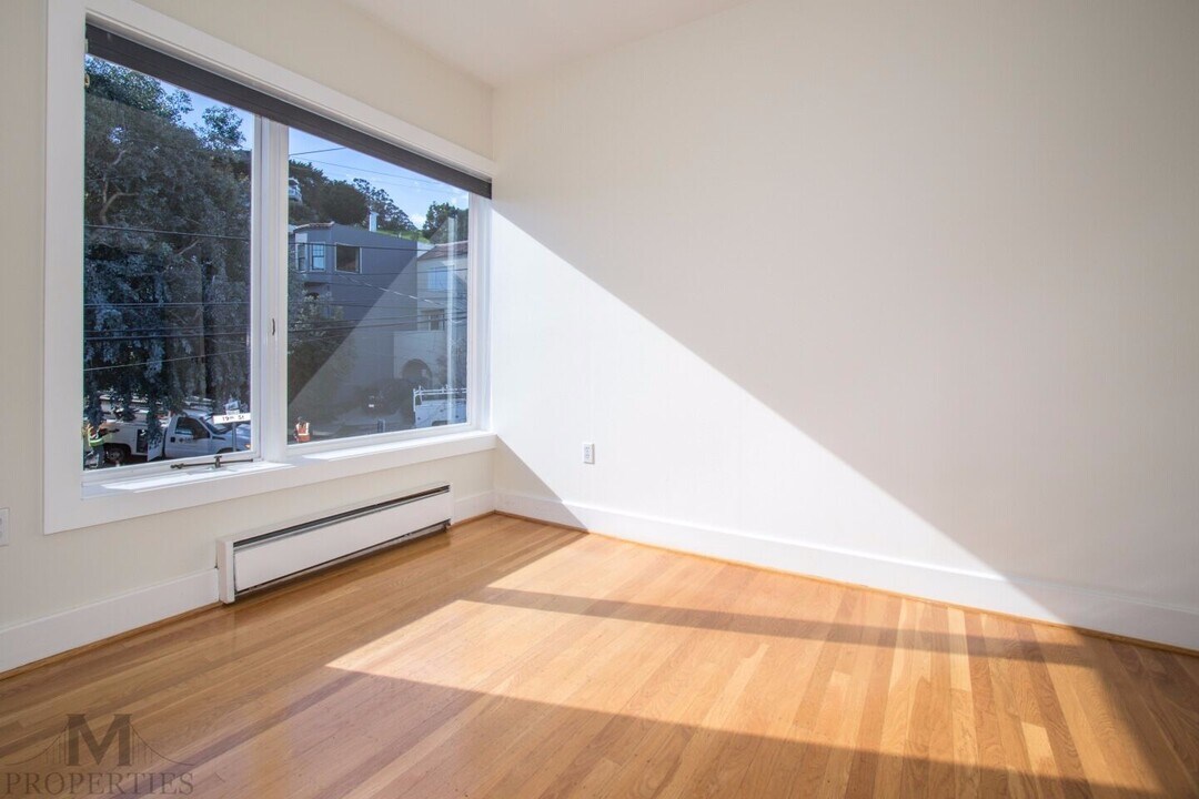 4582 19th St in San Francisco, CA - Building Photo