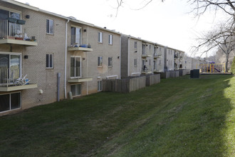 Hopkins Glen Apartment -  Phase II in Falls Church, VA - Building Photo - Building Photo