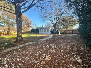 3909 W Sublett Rd in Arlington, TX - Building Photo - Building Photo